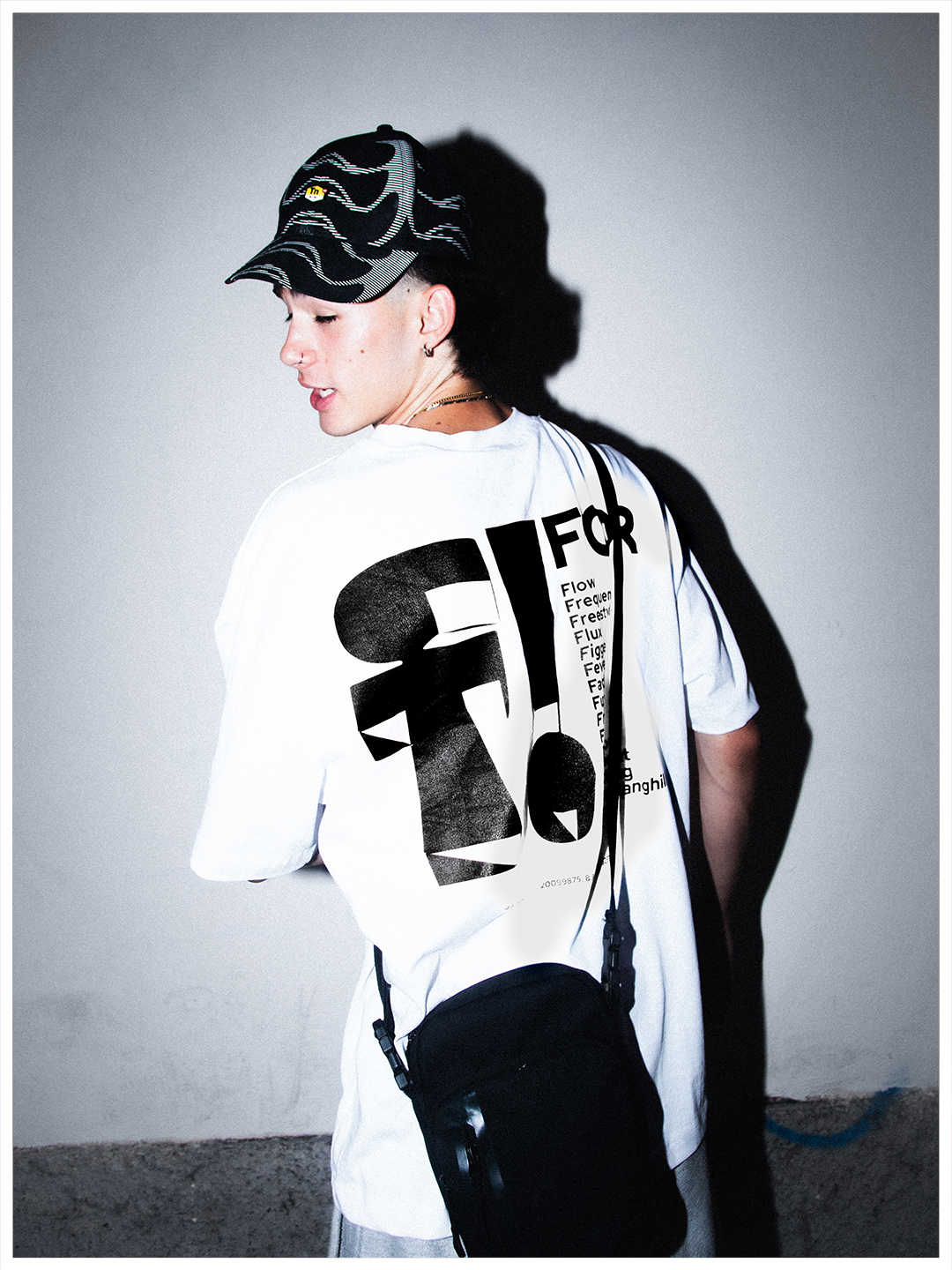 F!-Shirt bianca con stampa nera posteriore